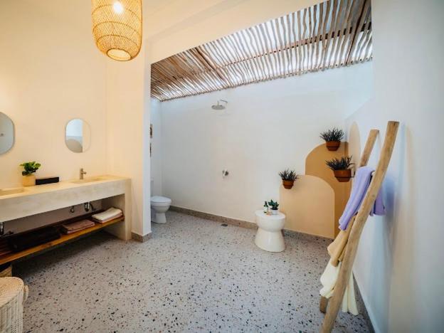 Villa Dadirri - In The Heart Of - Walking Distance From Restaurants, Bars And - Perfect Location *